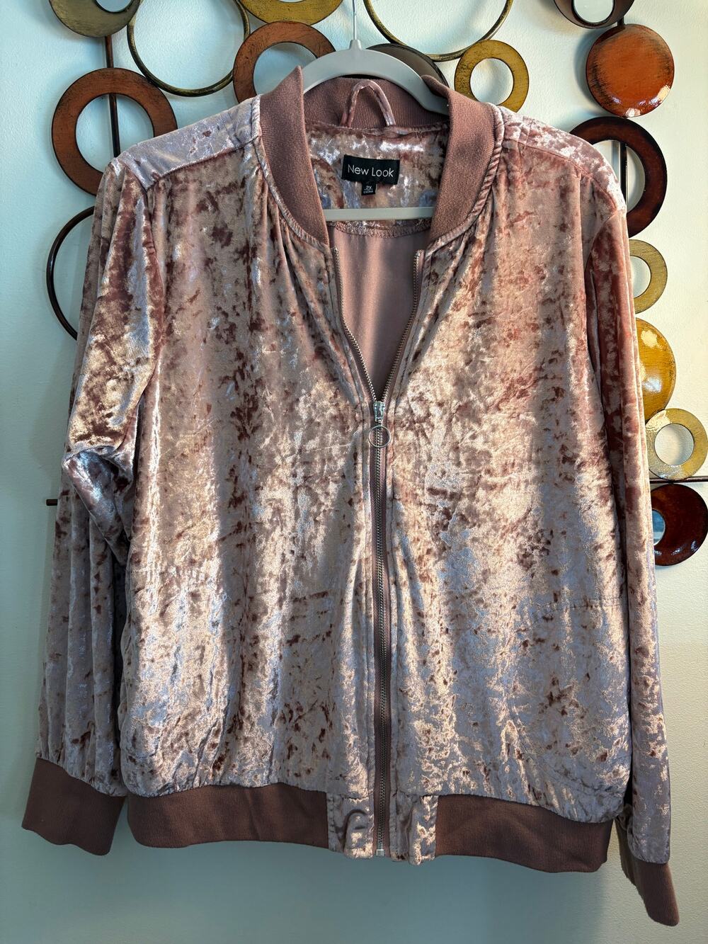 A New Look brand of a 2x rose gold velvet lightweight jacket (fits like 1x)